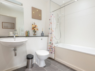 Cottage 2, Fort Augustus Abbey, February 2024 Cottage 2 en suite bathroom with shower over bath.