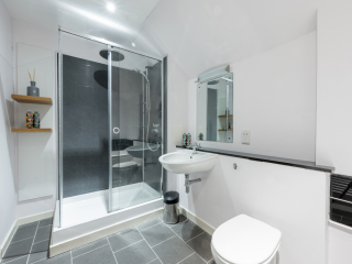 Cottage 2, Fort Augustus Abbey, February 2024 Shower room in Cottage 2 on Loch Ness.