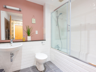 Abbey Church 24 Upper North Aisle Bathroom 3 Abbey Church 24 - Upper North Aisle accommodations bathroom with shower over bath at Abbey Holidays by Loch Ness