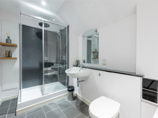Courtyard Cottage 2 Club Cottage bathroom with shower at Abbey Holidays by Loch Ness