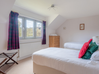 Courtyard Cottage 8 - Taigh Nan Caorach accommodation&#039;s twin bedroom at Abbey Holidays Loch Ness