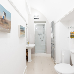 Moat House 2 - Major&#039;s Apartment accommodation&#039;s bathroom with shower at Abbey Hoildays Loch Ness