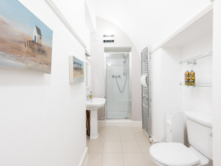 Moat House 2 - Major&#039;s Apartment accommodation&#039;s bathroom with shower at Abbey Hoildays Loch Ness