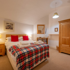 Moat House 2 - Major&#039;s Apartment accommodation&#039;s double bedroom at Abbey Hoildays Loch Ness