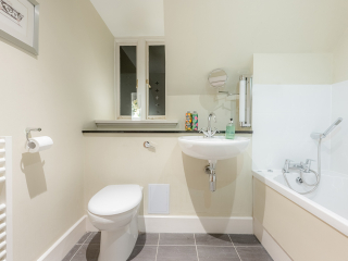 Moat House 5 The Ross accommodation&#039;s bathroom with bath at Abbey Holidays Loch Ness